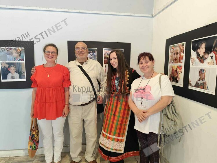 В Кърджали бе открита авторската изложба на Георги Кулов „Етнопалитра – лицата на балканския фолклор“