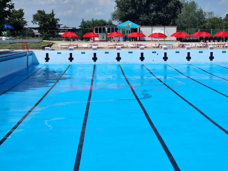 Градският басейн в Асеновград отваря врати