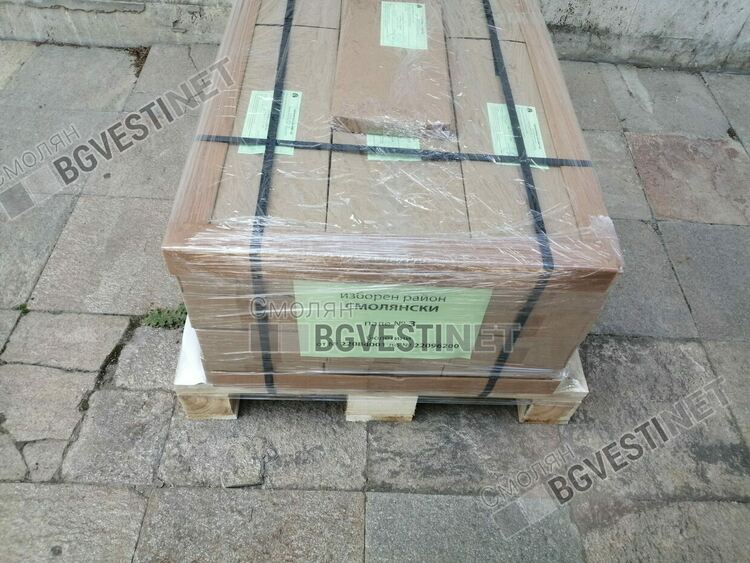 В Смолян пристигнаха 191 300 бюлетини и ролките със специализирана хартия за машините