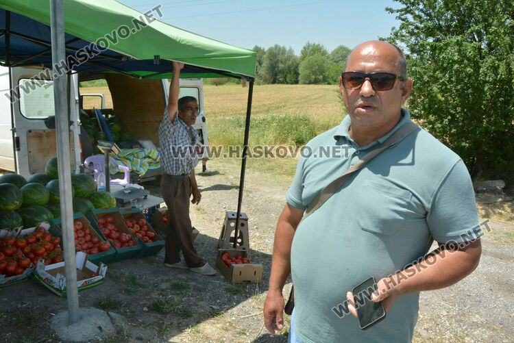 Производители спорят кой да продава на забранено място в Хасково