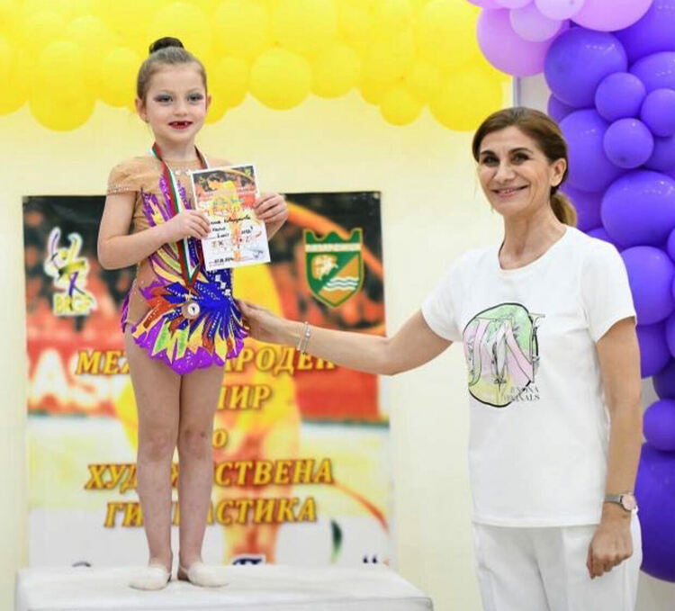 6 златни медала за гимнастичките на „Калия“ от международен турнир в Пазарджик