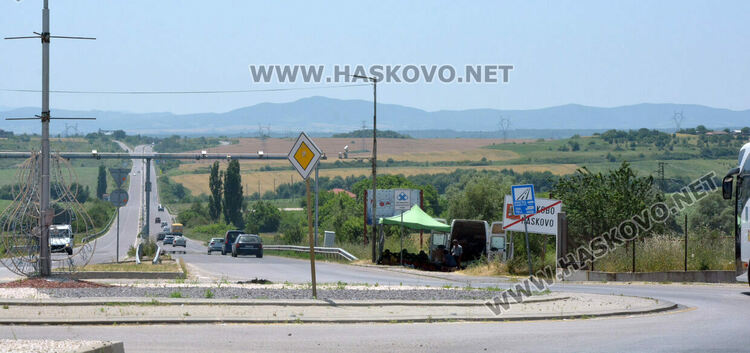 Производители спорят кой да продава на забранено място в Хасково