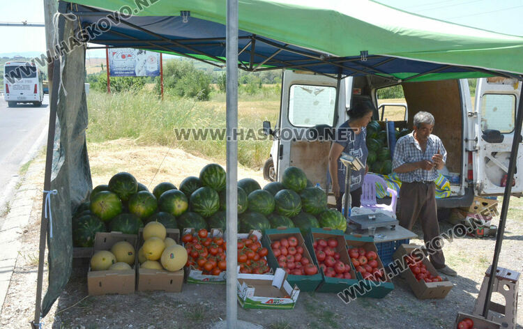 Производители спорят кой да продава на забранено място в Хасково