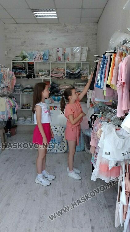 Ученици от „Св. Климент Охридски“ работиха за родителите си благотворително 