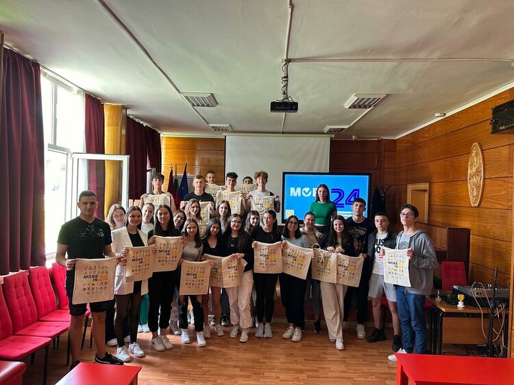 Информационна среща за евроизборите в „Славейков“