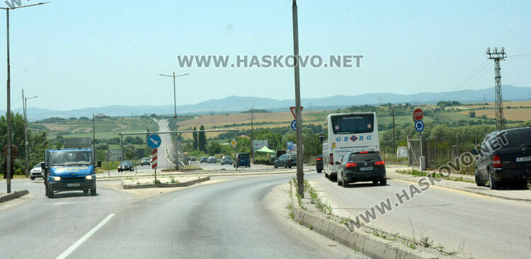 Производители спорят кой да продава на забранено място в Хасково