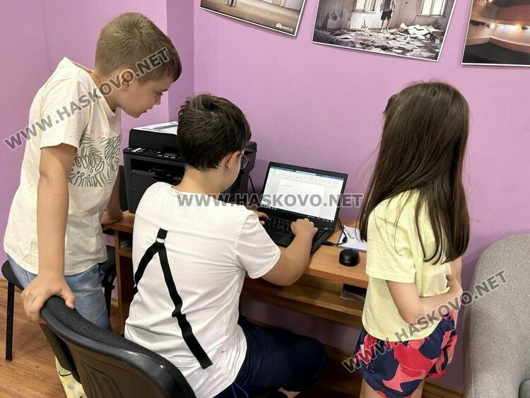 Ученици от „Св. Климент Охридски“ работиха за родителите си благотворително 