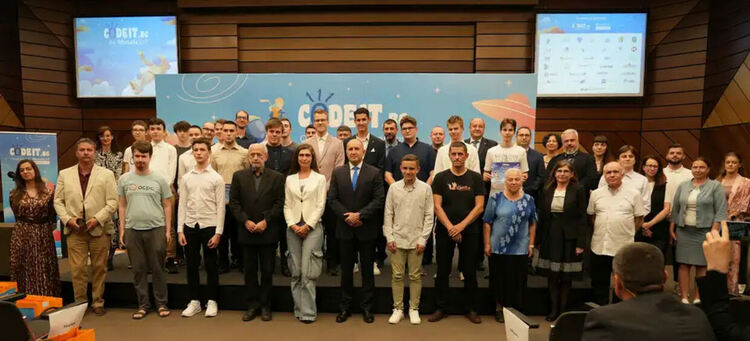 Никола Манолов от ПМГ-Хасково е отличен в международен конкурс по програмиране