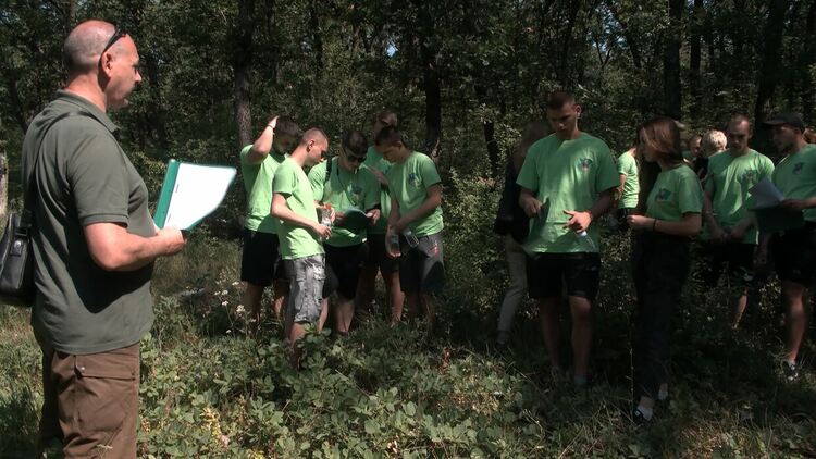 Ученици се запознаха с работата на лесовъдите в инициативата  „Горска класна стая“