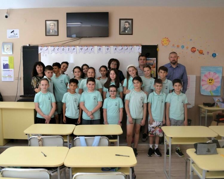 Засадиха дръвчета за Деня на екологията в Асеновград 