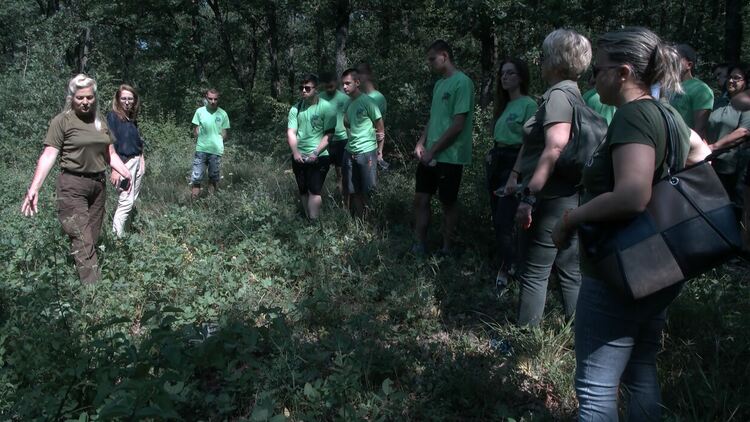 Ученици се запознаха с работата на лесовъдите в инициативата  „Горска класна стая“