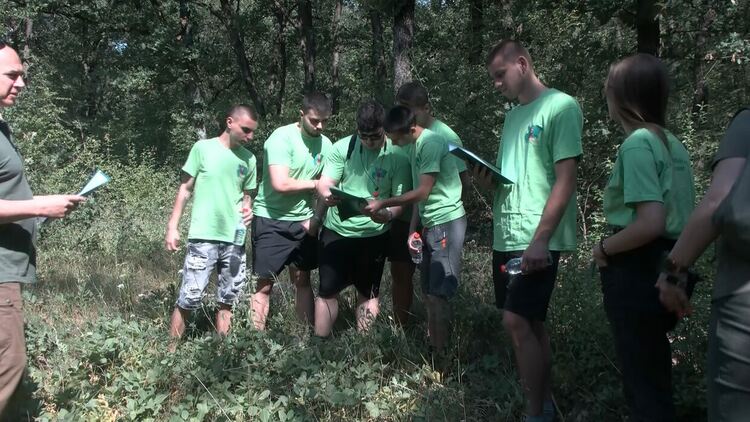 Ученици се запознаха с работата на лесовъдите в инициативата  „Горска класна стая“