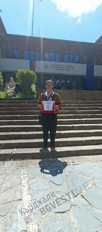 Йоан Петров от Кърджали с медал за изпълнения на каба гайда