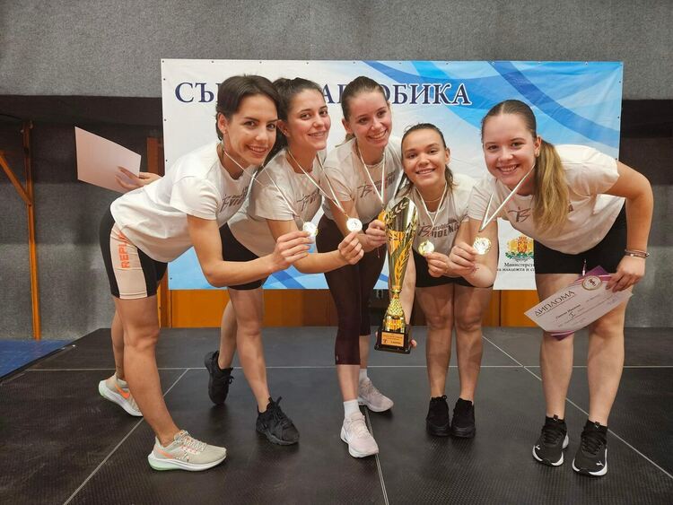 Състезателките на „Виолена“ с първо място на Държавното първенство