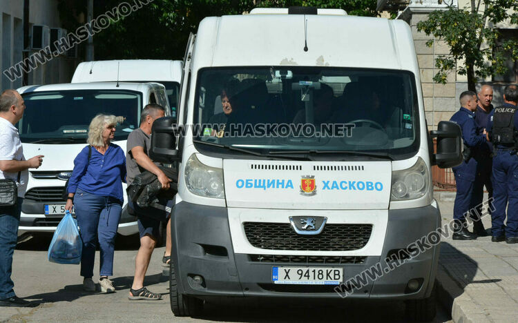 По график раздадоха бюлетините и машините за изборите в Хасковско