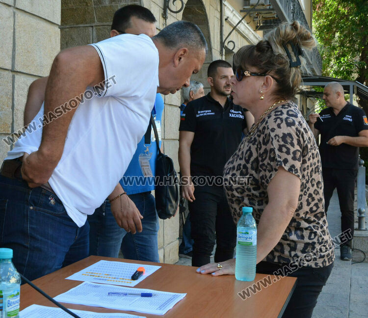 По график раздадоха бюлетините и машините за изборите в Хасковско