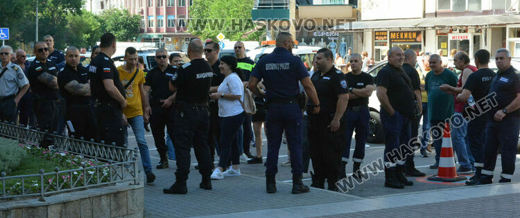 По график раздадоха бюлетините и машините за изборите в Хасковско