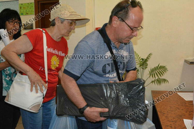 По график раздадоха бюлетините и машините за изборите в Хасковско