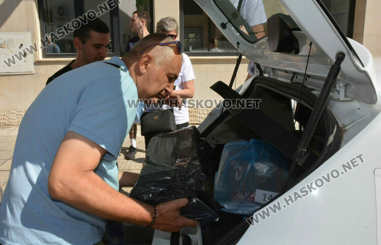 По график раздадоха бюлетините и машините за изборите в Хасковско