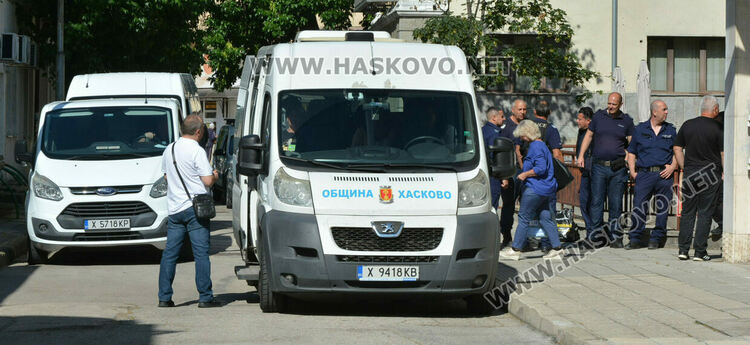 По график раздадоха бюлетините и машините за изборите в Хасковско
