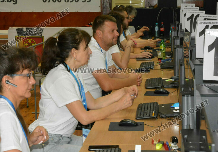 Подвижни секции от Минерални бани първи предадоха бюлетините в РИК-Хасково