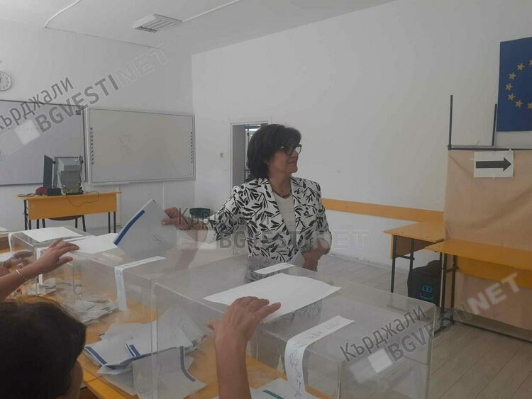 Цвета Караянчева:Гласувах за нормална  и стабилна държава!