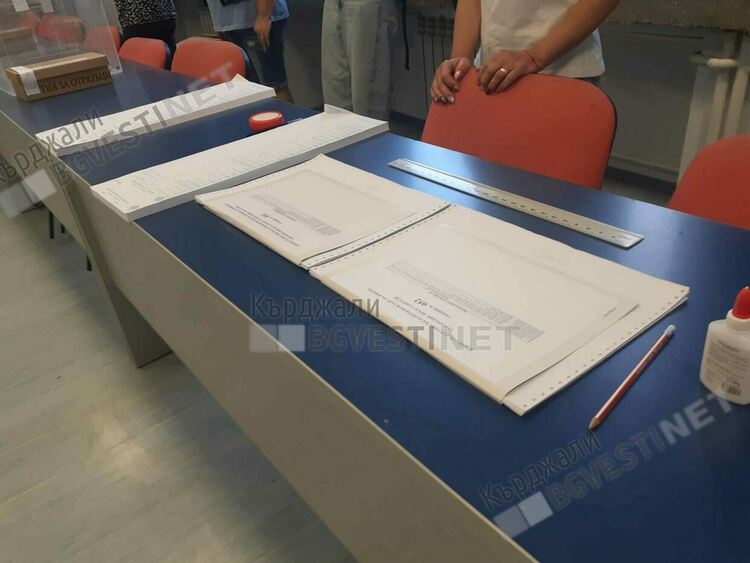Изборният ден в област Кърджали започна без проблеми