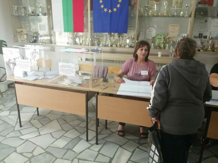 В Рудозем избирателите до момента са най-активни, най-слабо се гласува в Смолян до 11 часа