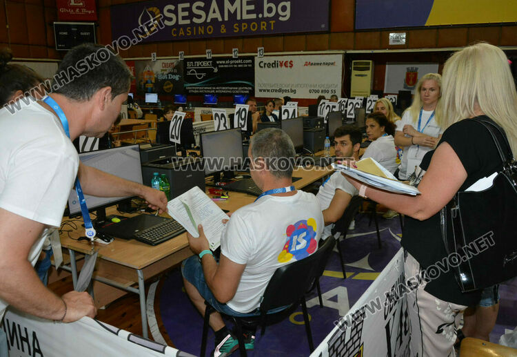 Подвижни секции от Минерални бани първи предадоха бюлетините в РИК-Хасково