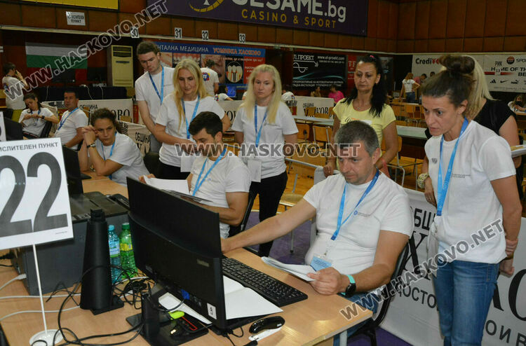 Подвижни секции от Минерални бани първи предадоха бюлетините в РИК-Хасково