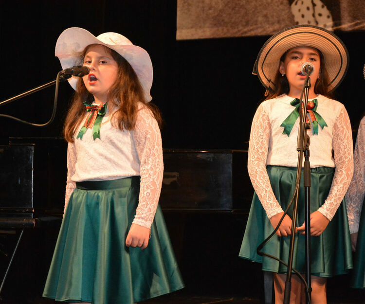 ДВГ „Щастливци“ с награда за авторска песен в конкурса „С песните на Ари“ в Хасково