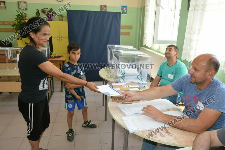 В „Република“ гласуват с бюлетина за хубаво и за определен номер на партия