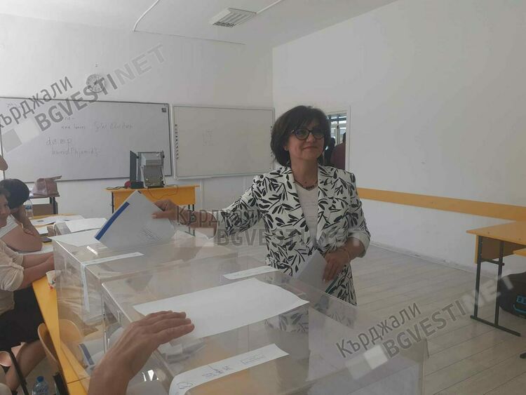 Цвета Караянчева:Гласувах за нормална  и стабилна държава!