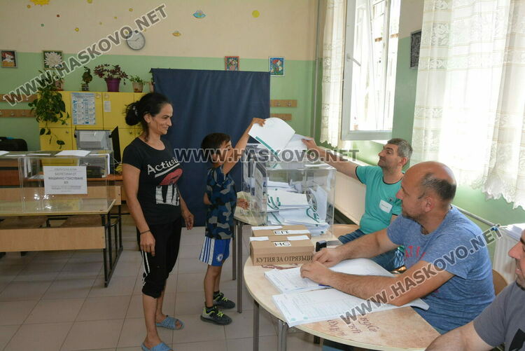 В „Република“ гласуват с бюлетина за хубаво и за определен номер на партия