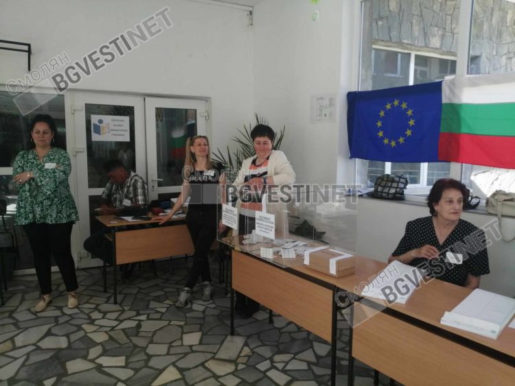 Машините отново създадоха проблеми на гласуващите, в Доспатско се жалват от селски кметове 