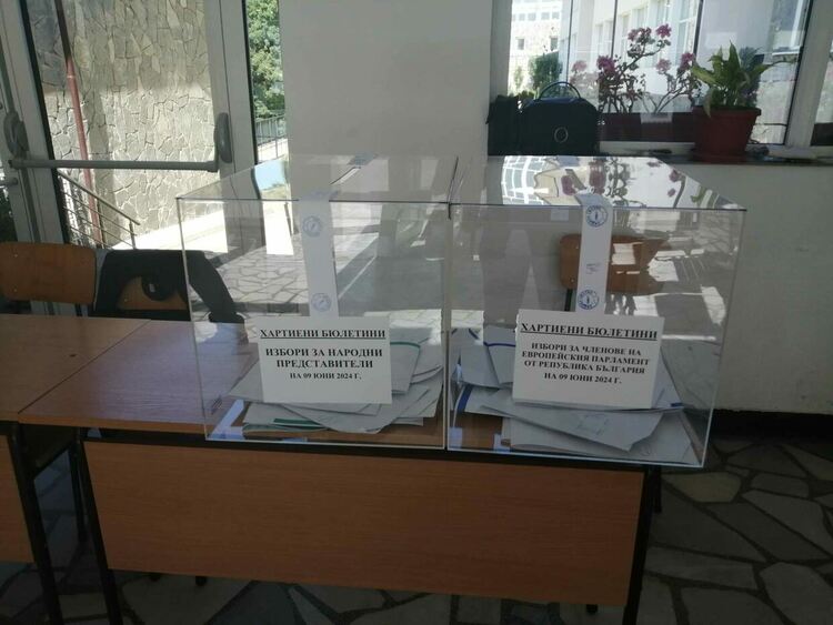 Днес продажбата и сервирането на алкохолни напитки са забранени