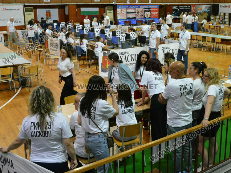 Подвижни секции от Минерални бани първи предадоха бюлетините в РИК-Хасково