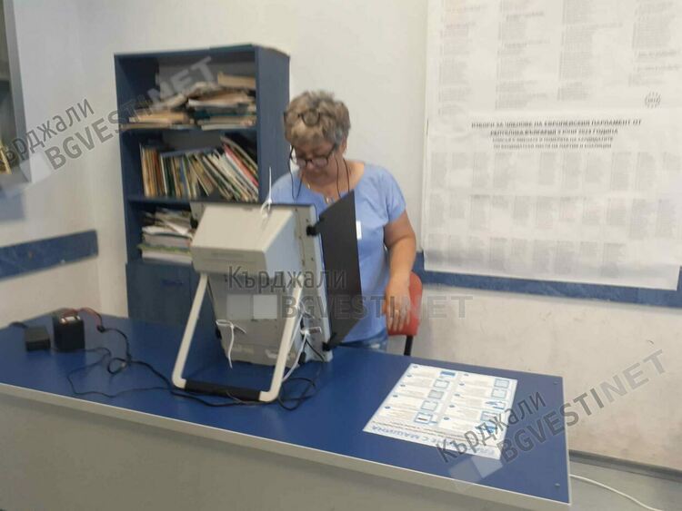 Изборният ден в област Кърджали започна без проблеми