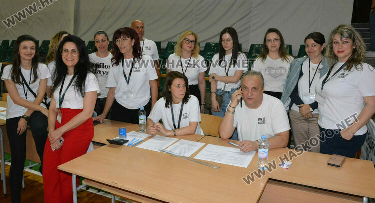 Подвижни секции от Минерални бани първи предадоха бюлетините в РИК-Хасково