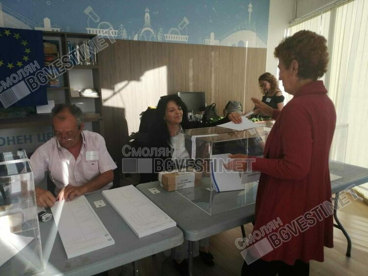 Нормално стартира изборният ден в Смолянска област