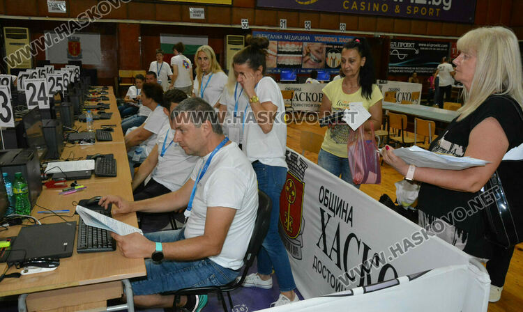 Подвижни секции от Минерални бани първи предадоха бюлетините в РИК-Хасково