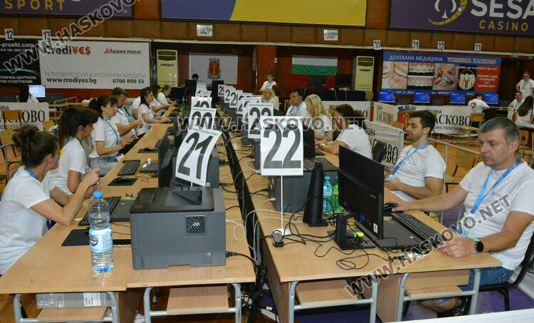 Подвижни секции от Минерални бани първи предадоха бюлетините в РИК-Хасково