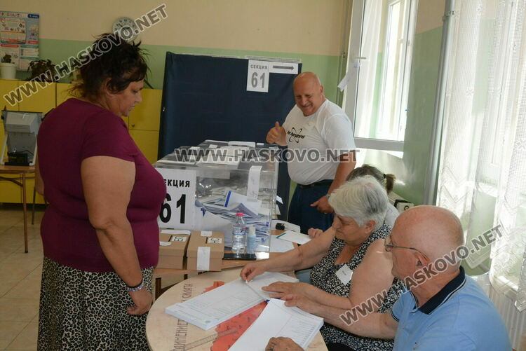 В „Република“ гласуват с бюлетина за хубаво и за определен номер на партия