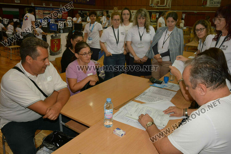 Подвижни секции от Минерални бани първи предадоха бюлетините в РИК-Хасково