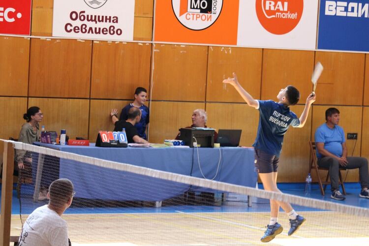 Отборите по бадминтон на СУ "Златаров" са с медали от финалите на ученическите игри