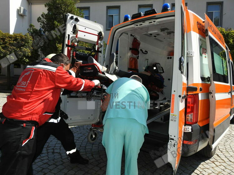 Нова тежка катастрофа тази сутрин с трима пострадали,две коли се удариха на изхода на Кърджали за Маказа