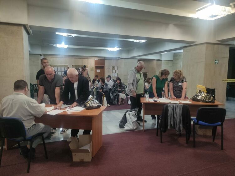 Към 10 часа междинните резултати отново поставят ДПС на първо място в областта