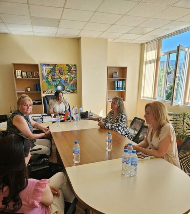 Работна среща с директорите на детските градини бе организирана в Община Радомир