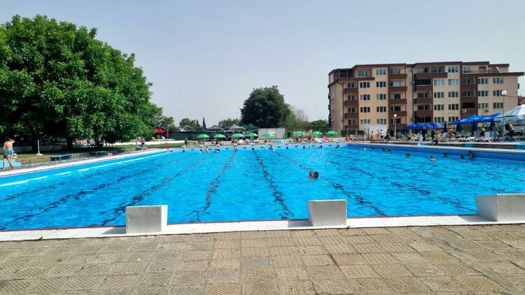 Откриха новия сезон на градския плаж в Асеновград 