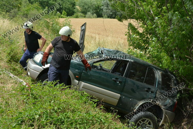 Дете и двама водачи пострадаха при катастрофа между Хасково и Клокотница